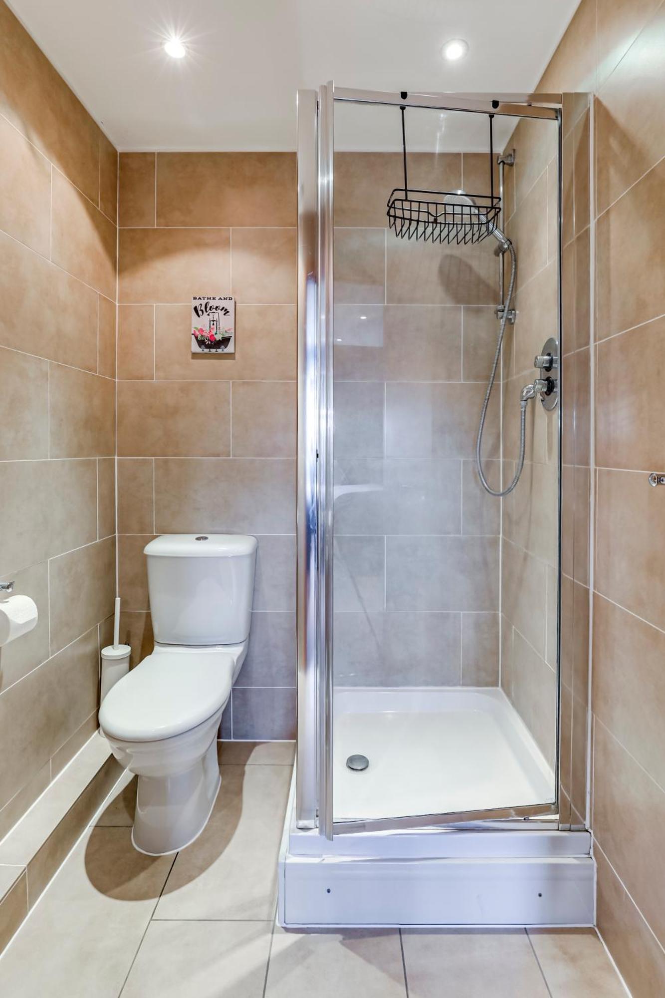 Entire 2 Bed Flat Contractors Families And Relocators Apartment แวร์ ภายนอก รูปภาพ