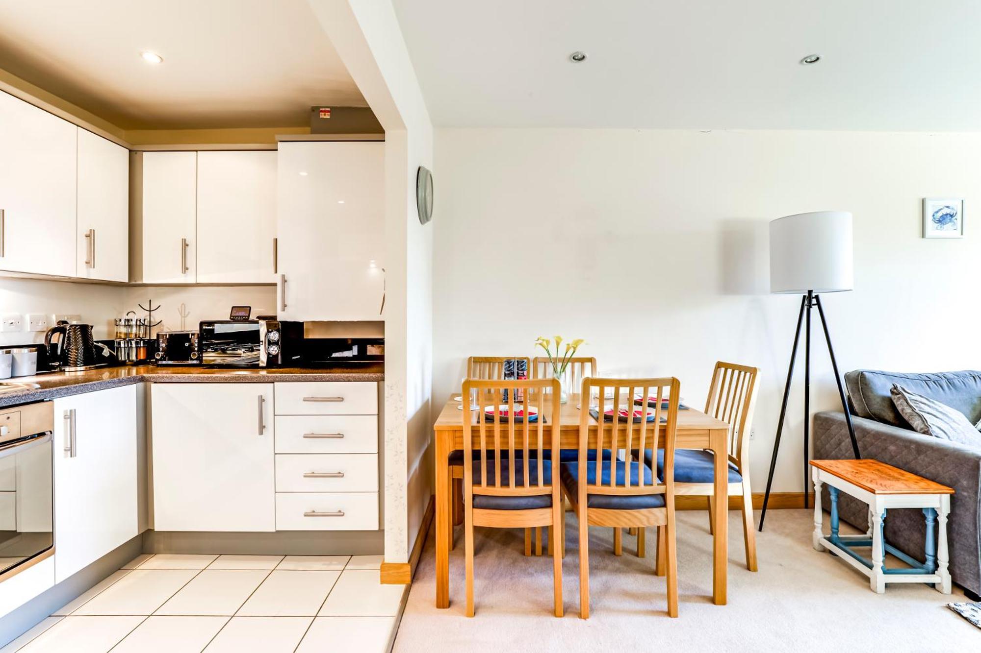 Entire 2 Bed Flat Contractors Families And Relocators Apartment แวร์ ภายนอก รูปภาพ